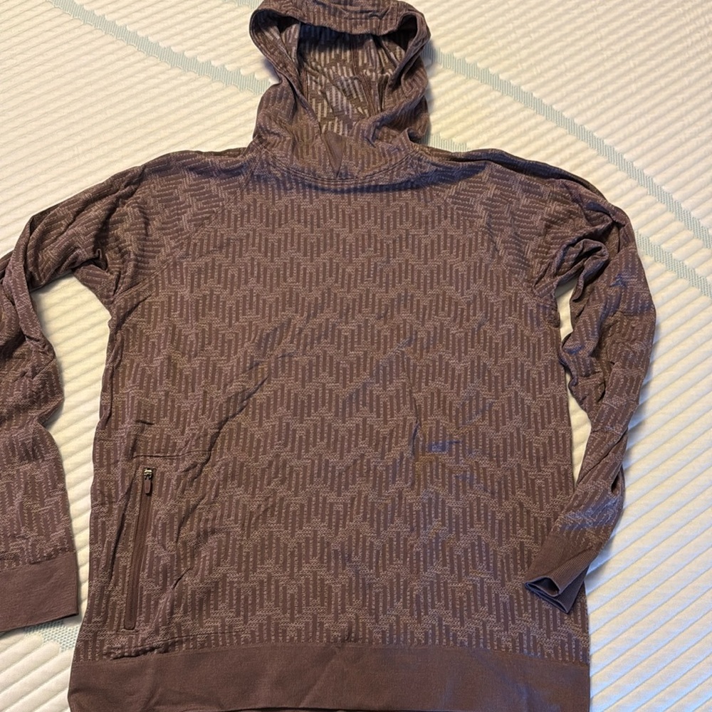 Lululemon lightweight hooded layer shirt sz small